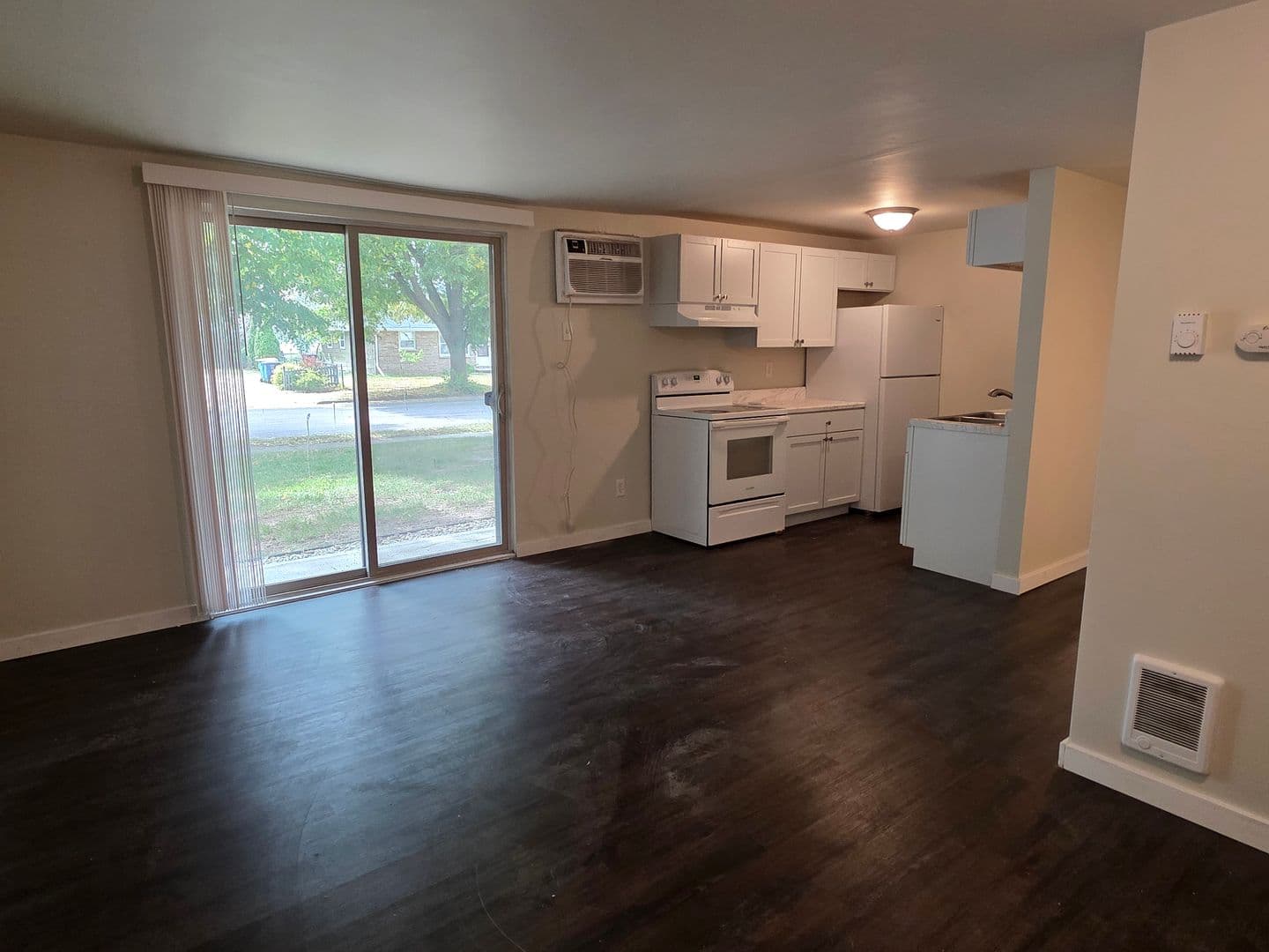 Green Bay Apartment: 1785 Edison Street