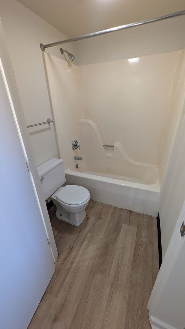 Marinette Apartment: 1713 Dunlap Ave