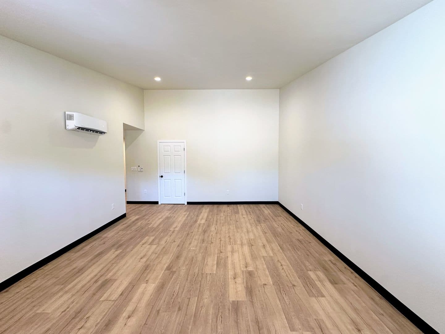 De Pere Apartment: 1201-1203 Atrium Ct