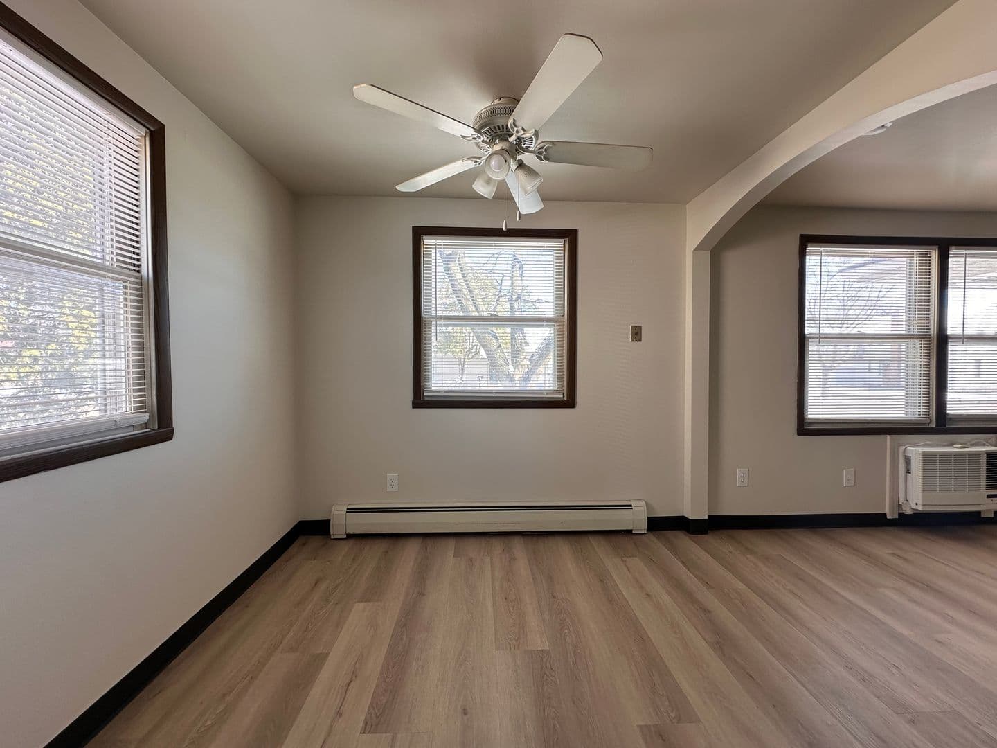 De Pere Apartment: 207 Fort Howard Ave.