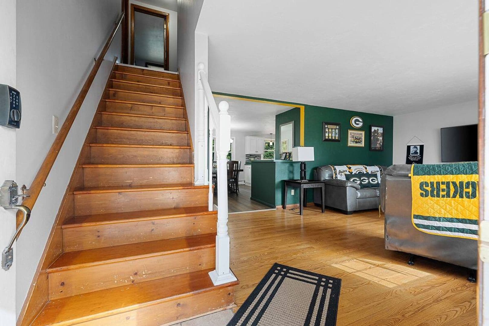 Green Bay Apartment: 2234 S Oneida St