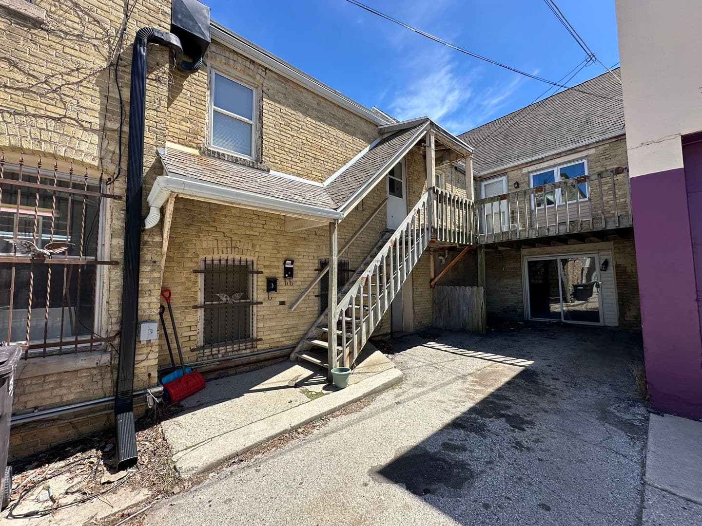 Manitowoc Apartment: 815 Jay St