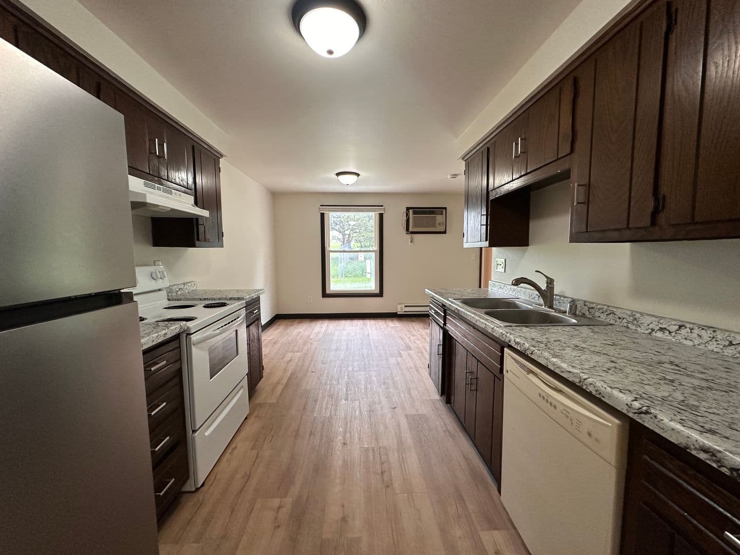 Green Bay Apartment: 2261 Imperial Ln