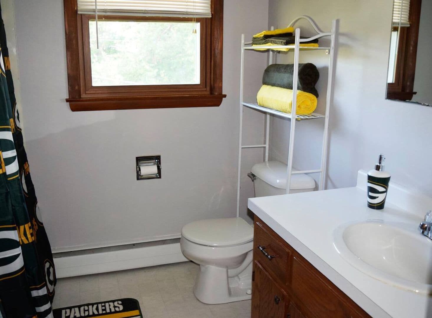 Green Bay Apartment: 2234 S Oneida St