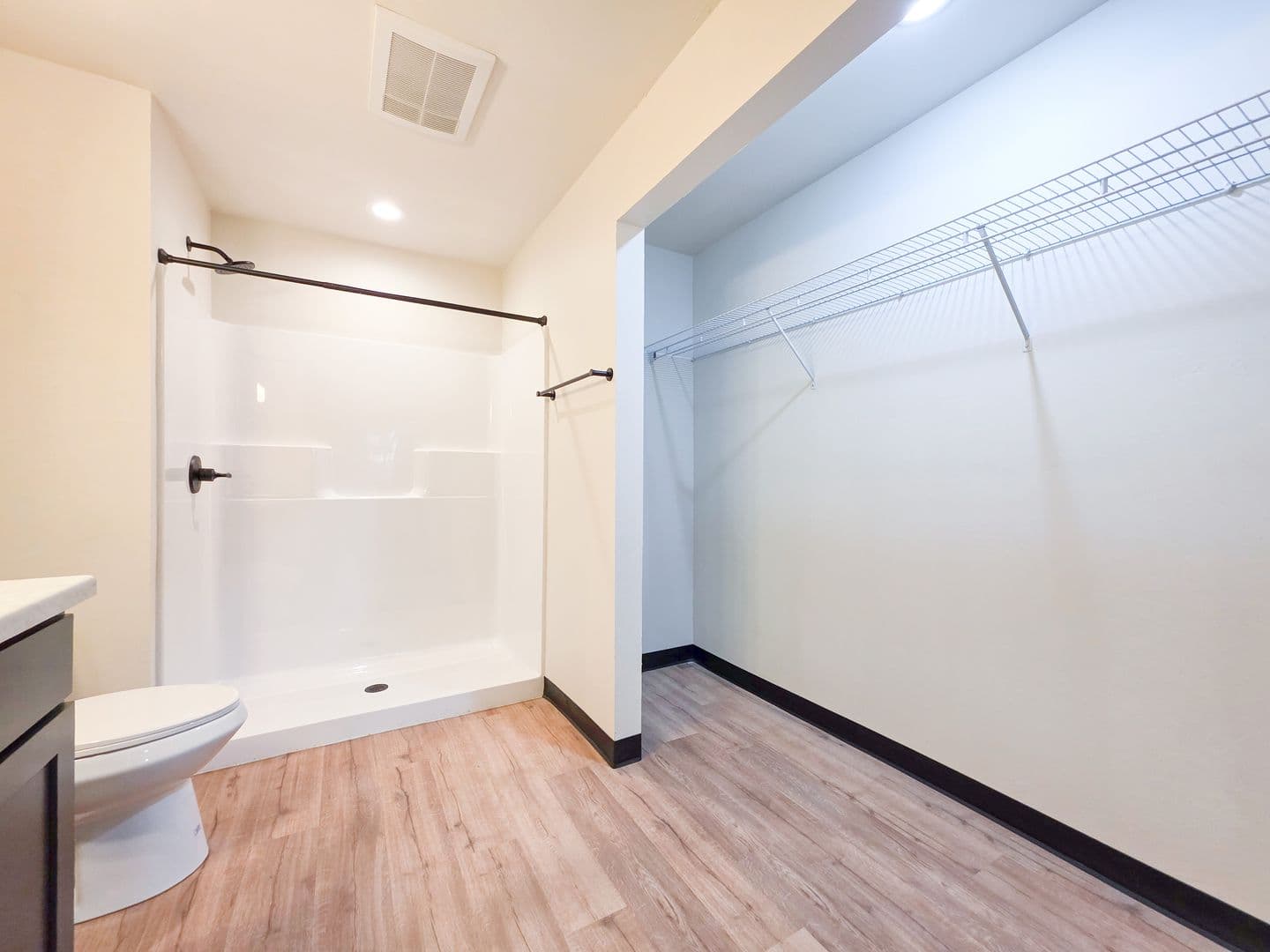 Green Bay Apartment: 1677-1679 Amy Street