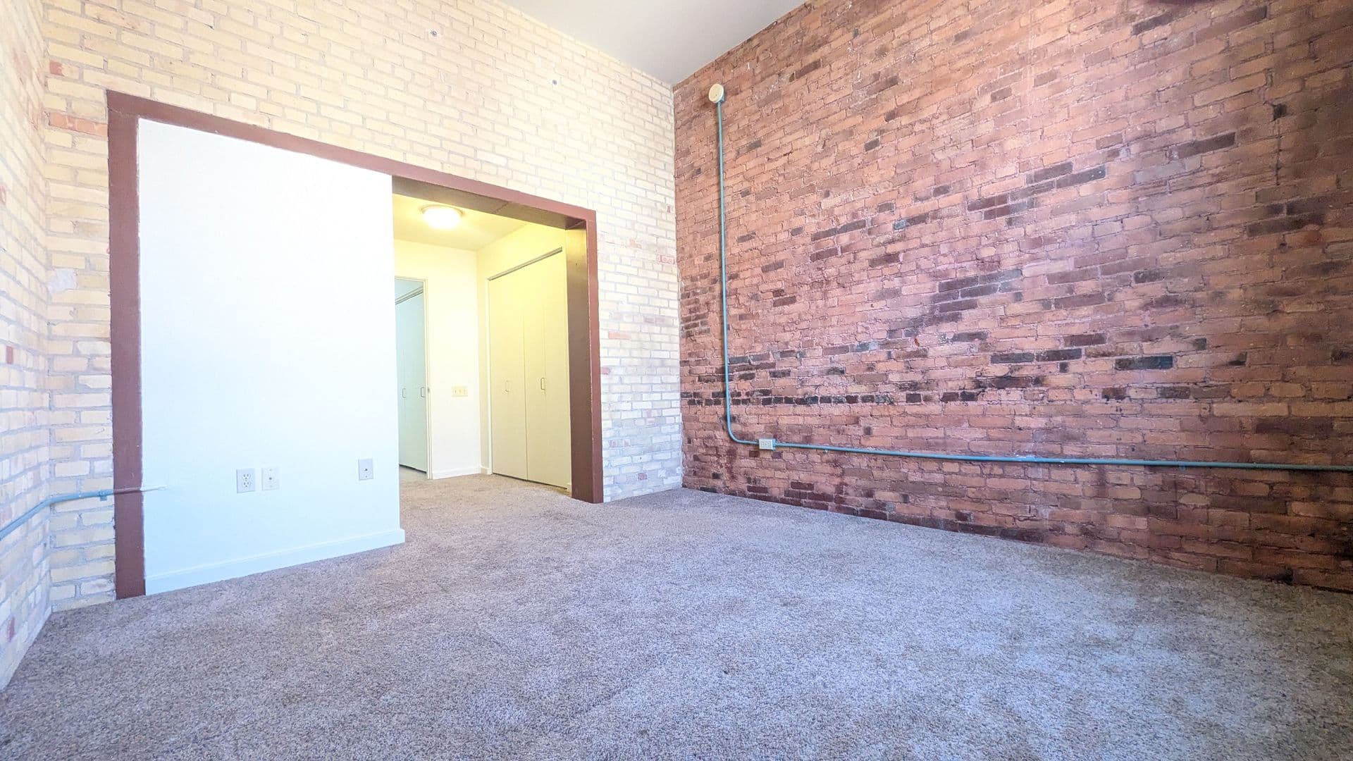 Marinette Apartment: 1701 Dunlap Ave