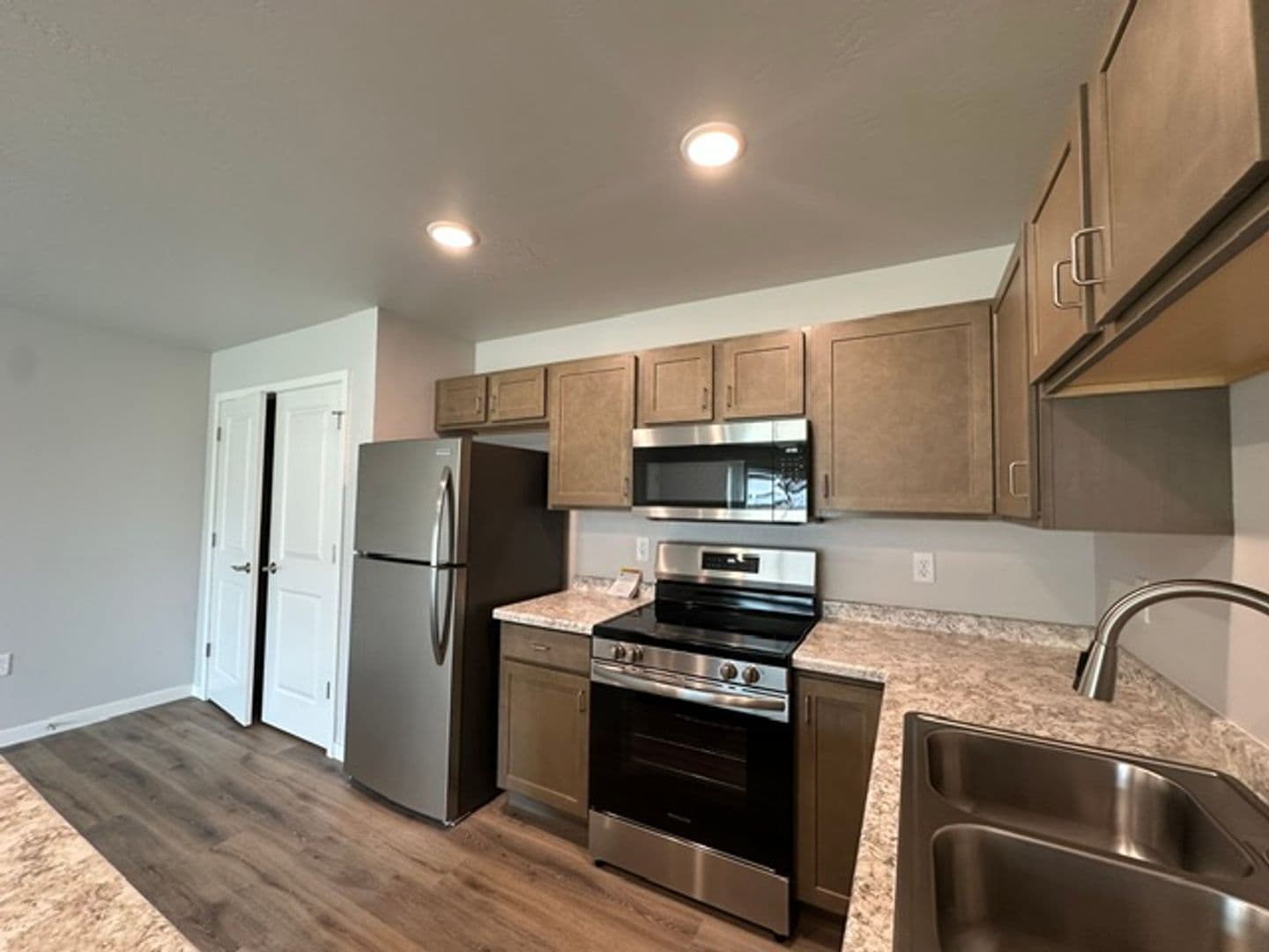 Bonduel Apartment: 206 East Express Way