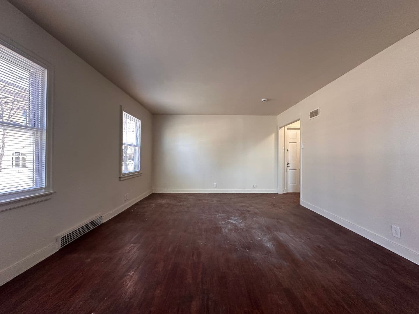 Green Bay Apartment: 208 South Chestnut Avenue