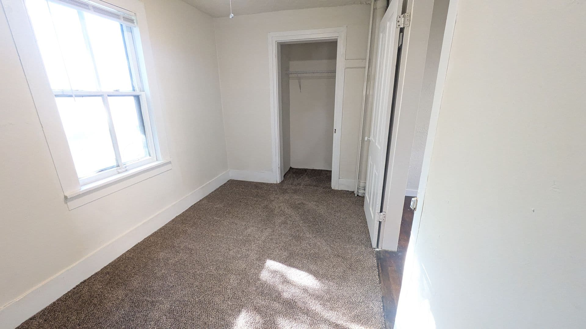 Green Bay Apartment: 1237 E Walnut St