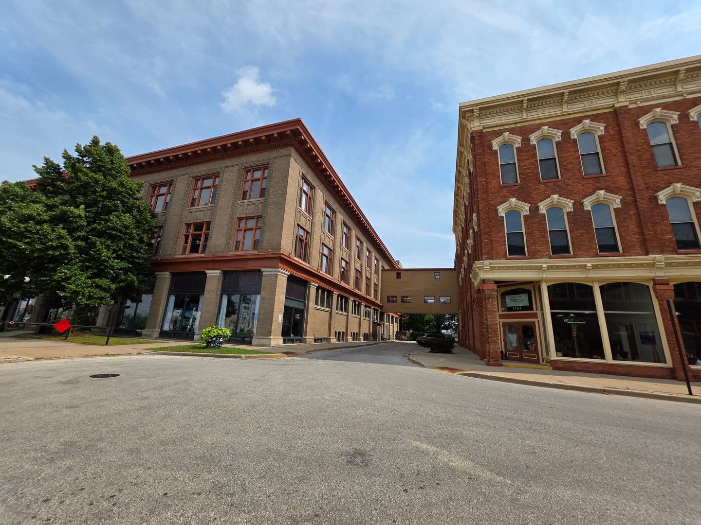 Marinette Apartment: 1701 Dunlap Ave
