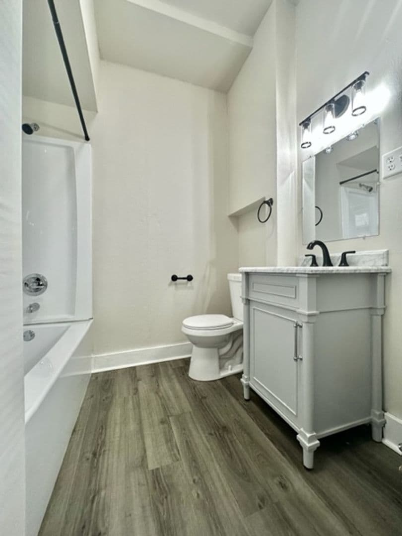 Green Bay Apartment: 338 S Quincy St