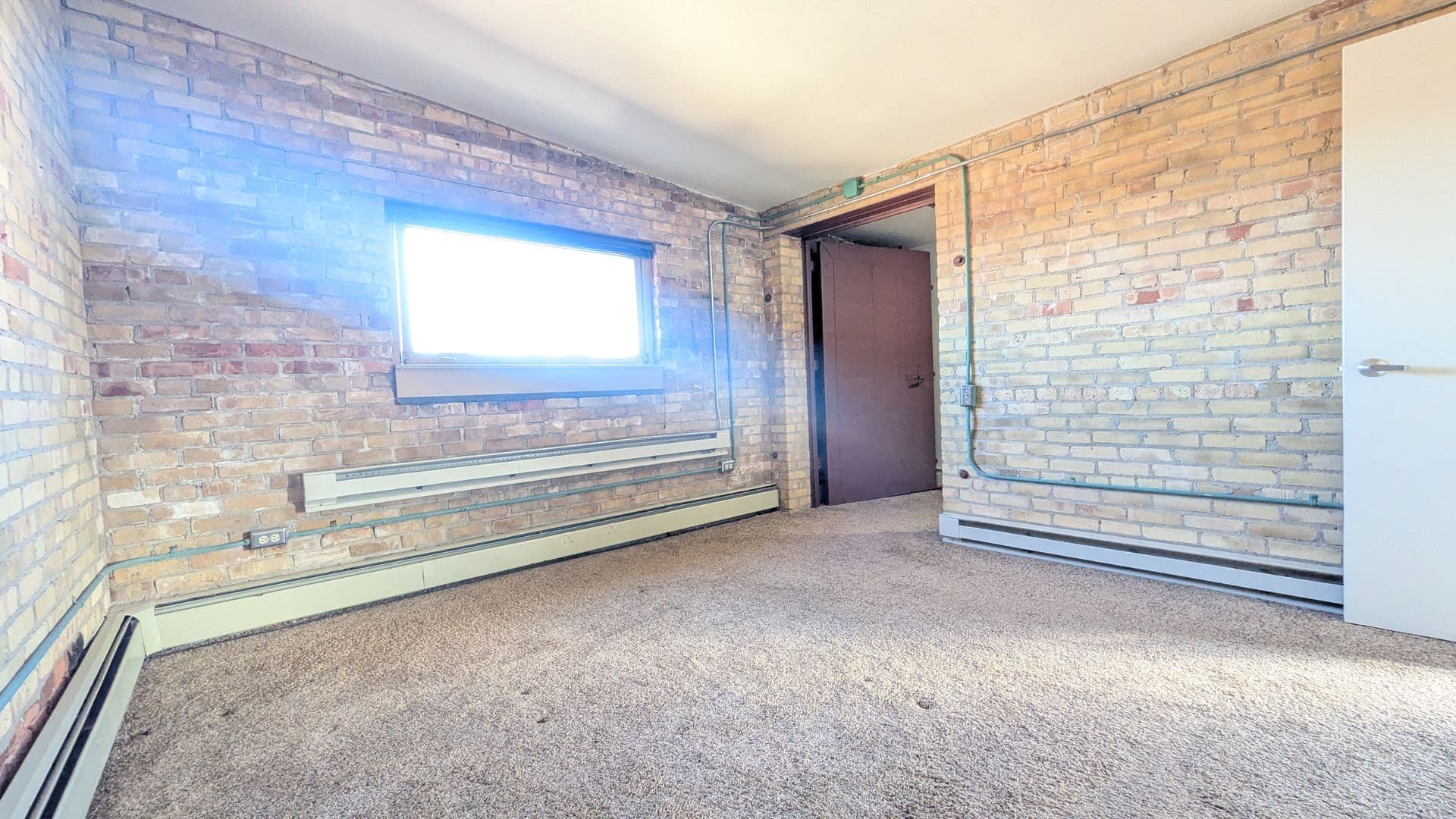 Marinette Apartment: 1701 Dunlap Ave