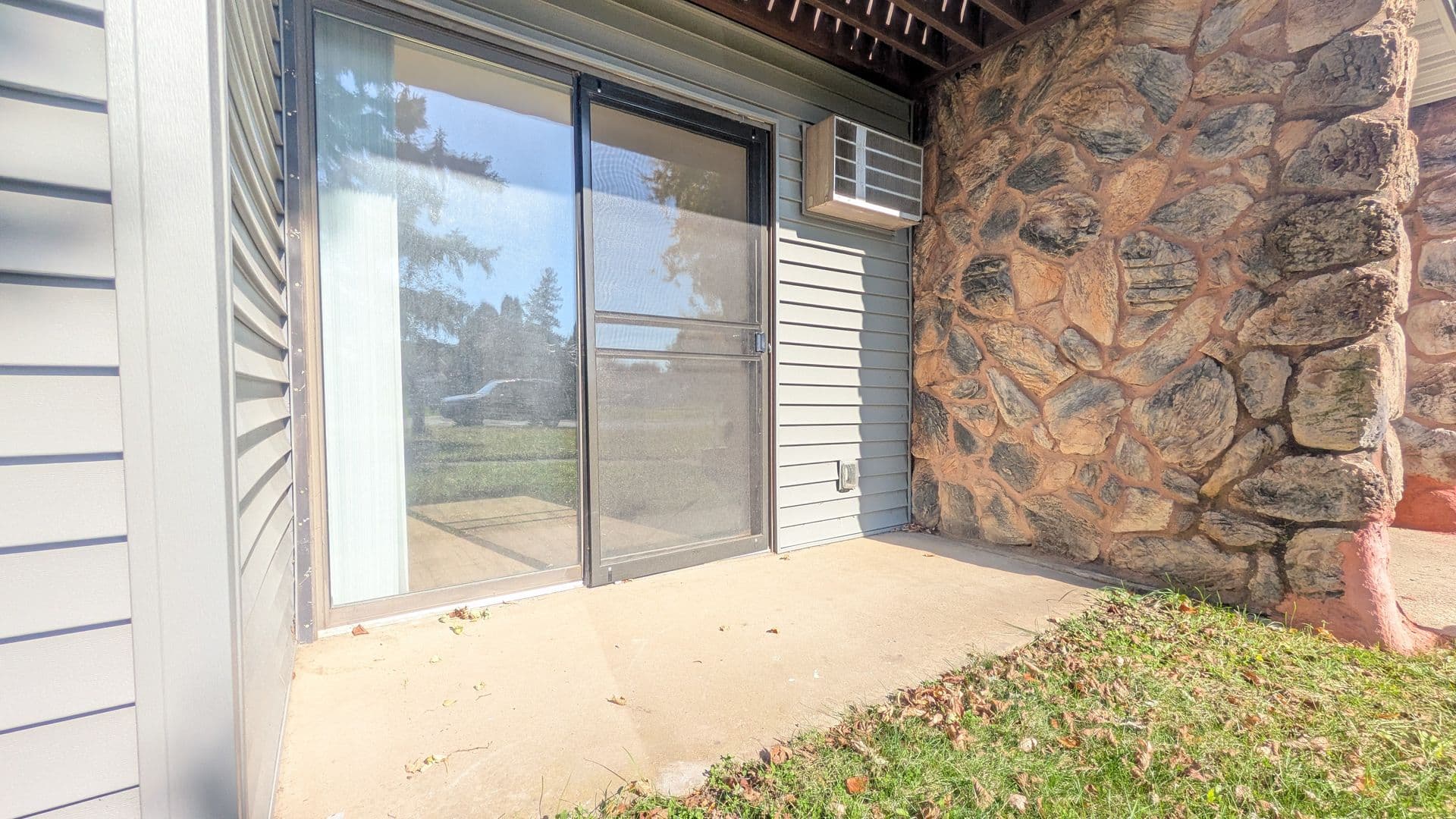 Stockbridge Apartment: 228 Enterprise St.