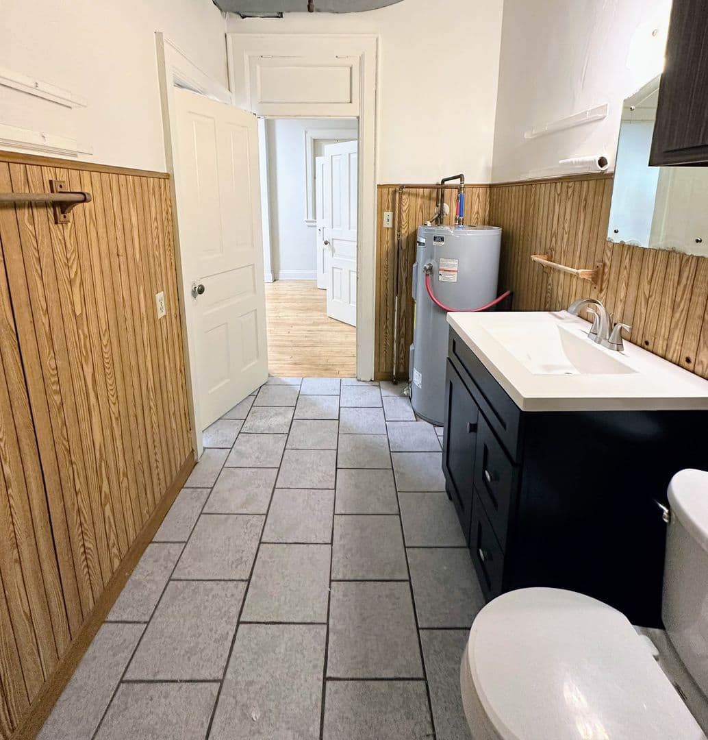 Manitowoc Apartment: 815 Jay St