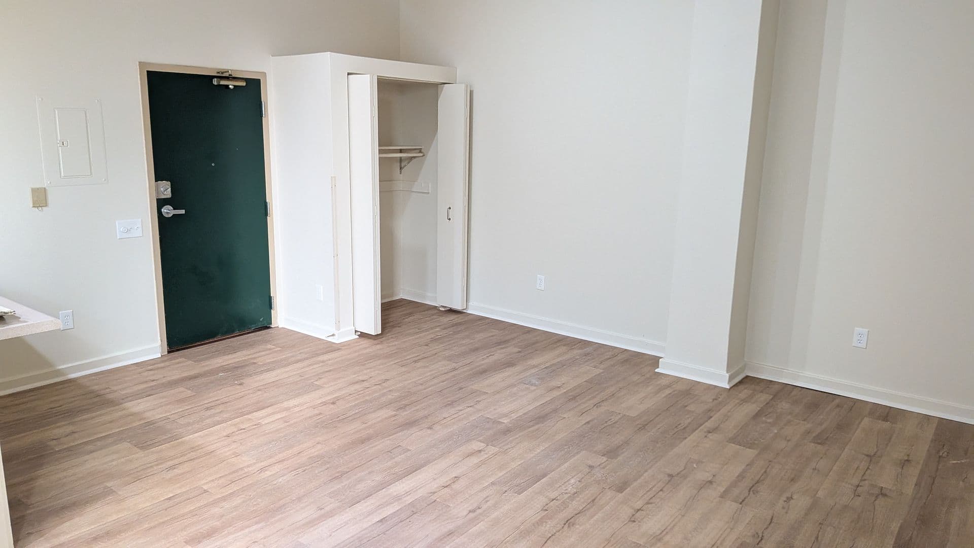 Marinette Apartment: 1713 Dunlap Ave