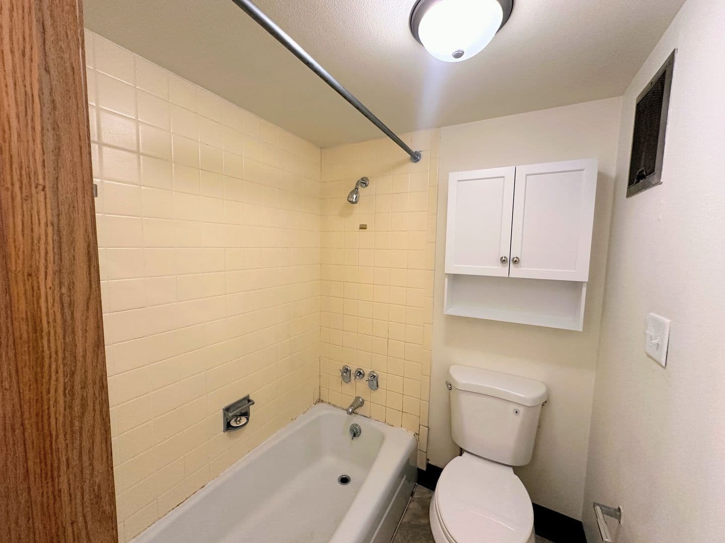 DePere Apartment: 600 James St.