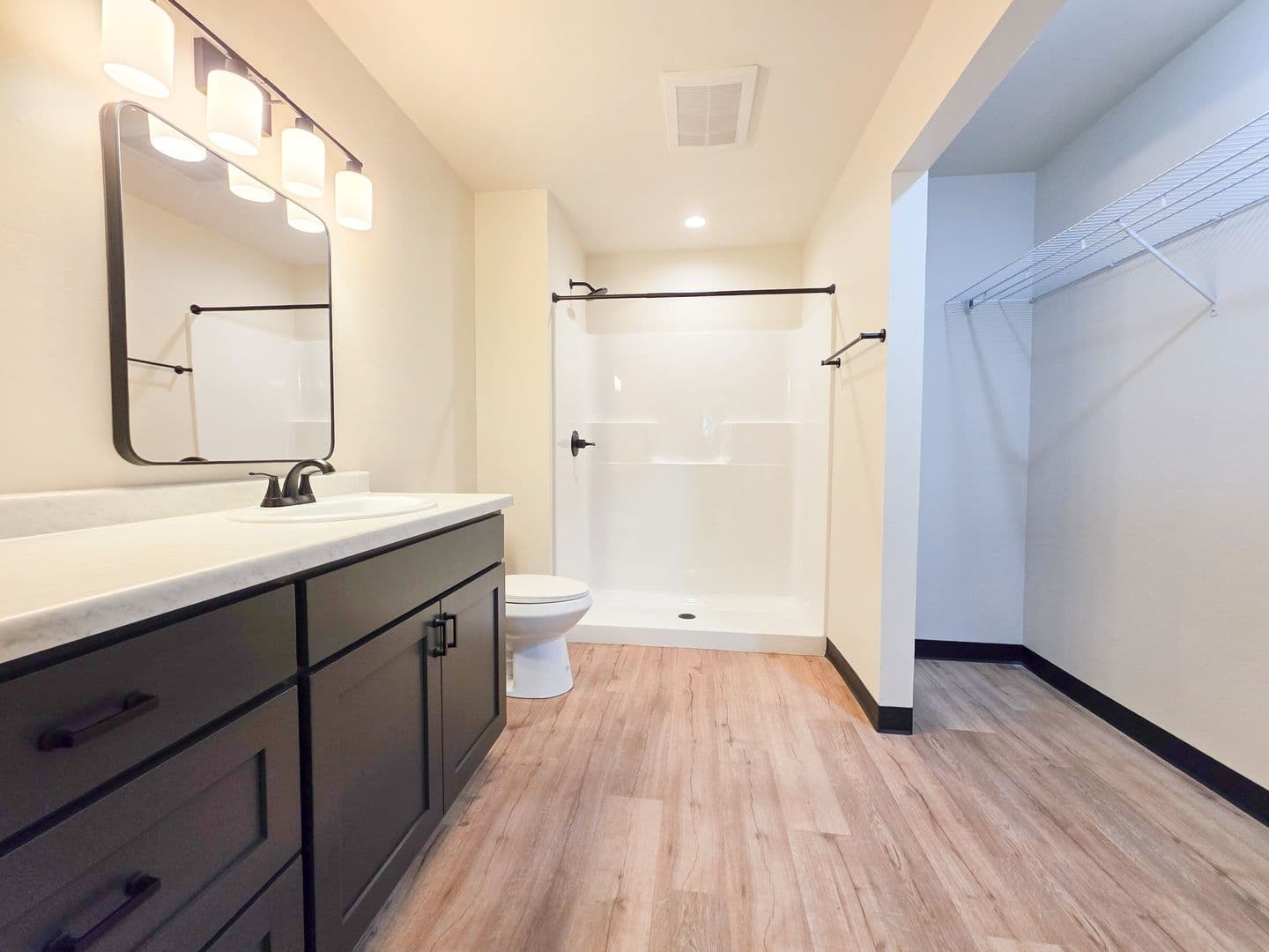 Green Bay Apartment: 1677-1679 Amy Street