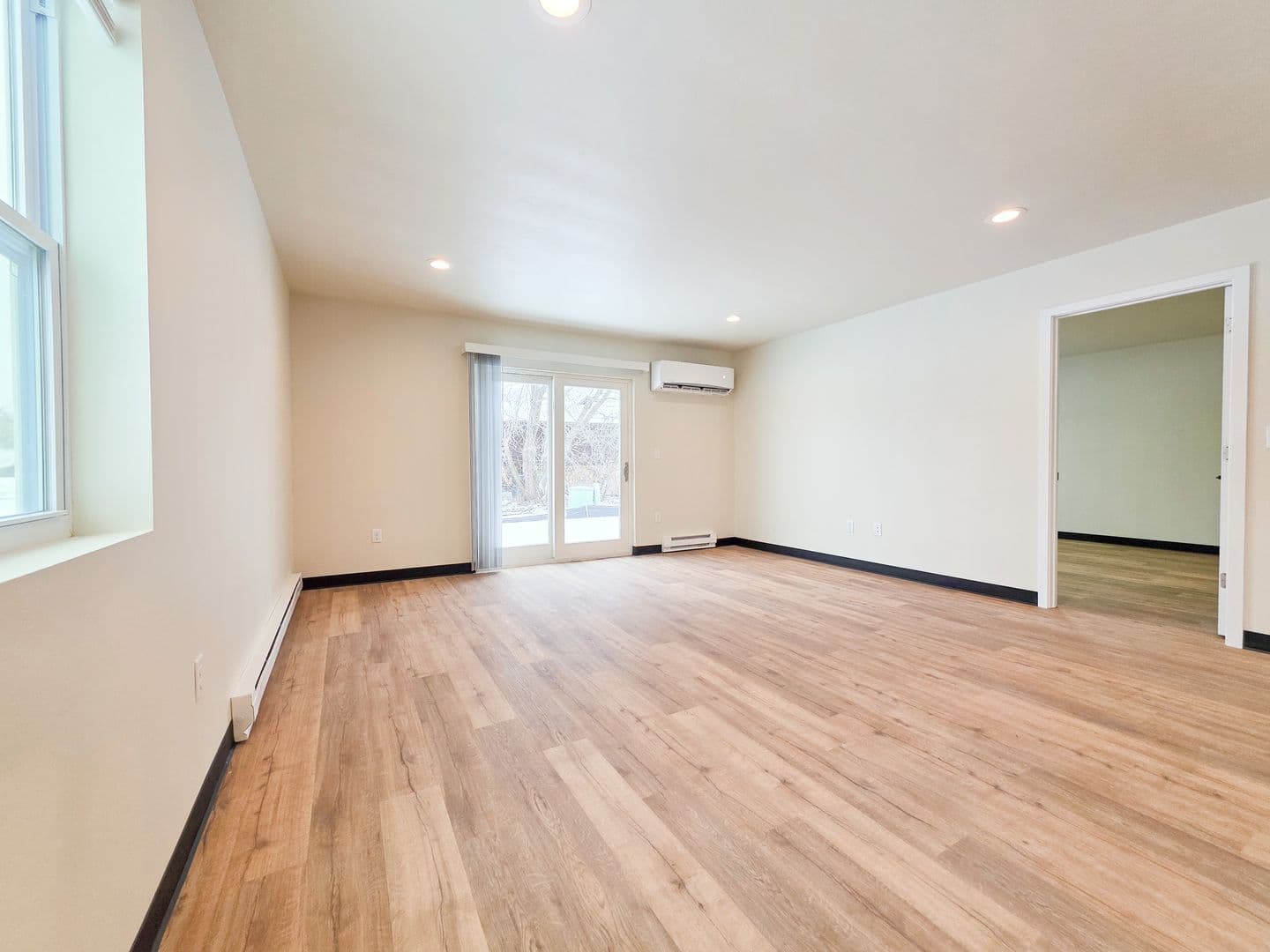 Green Bay Apartment: 1677-1679 Amy Street