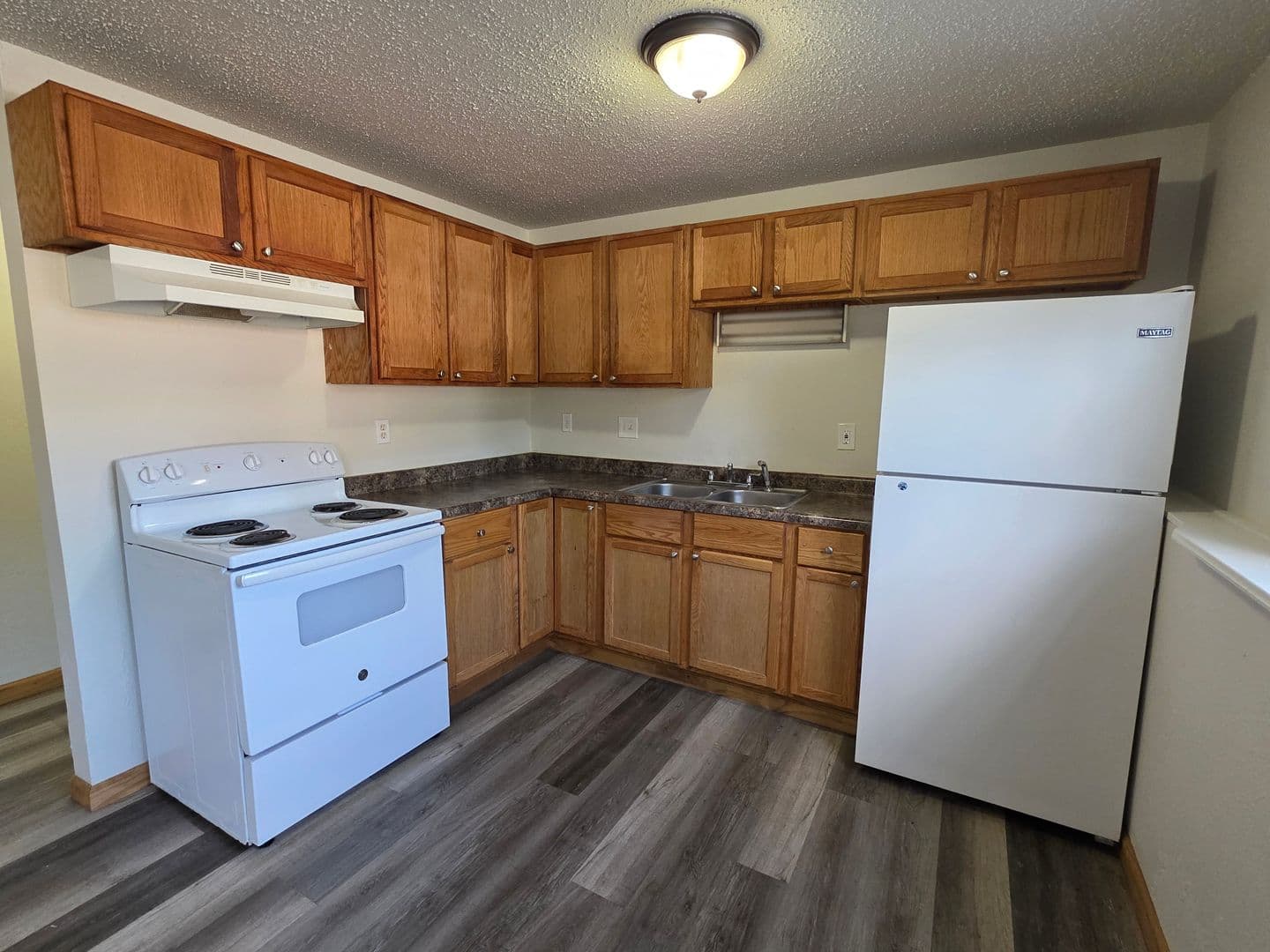 Green Bay Apartment: 2096 Imperial Ln