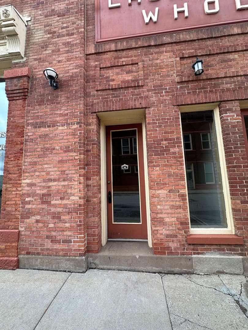 Marinette Apartment: 1701 Dunlap Ave