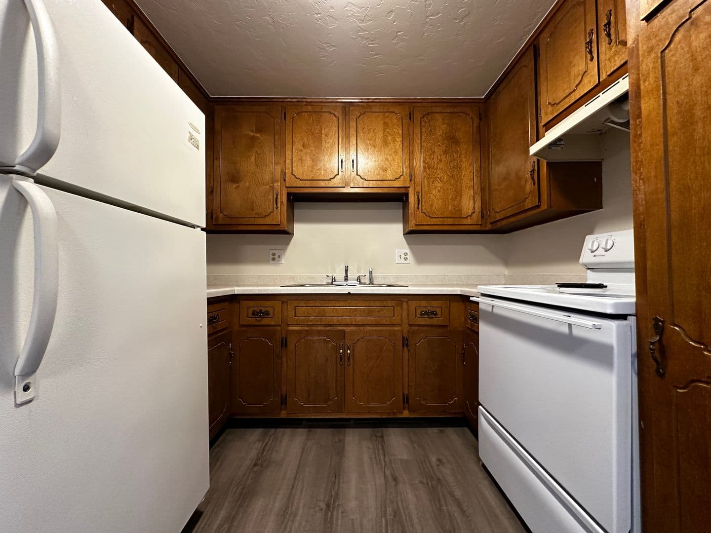 De Pere Apartment: 1168 Scheuring Rd.