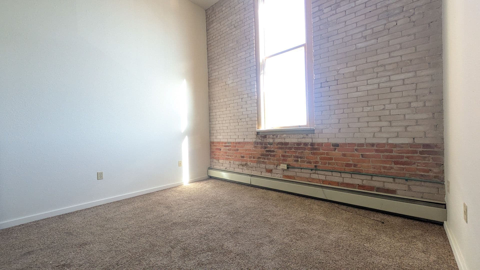 Marinette Apartment: 1701 Dunlap Ave