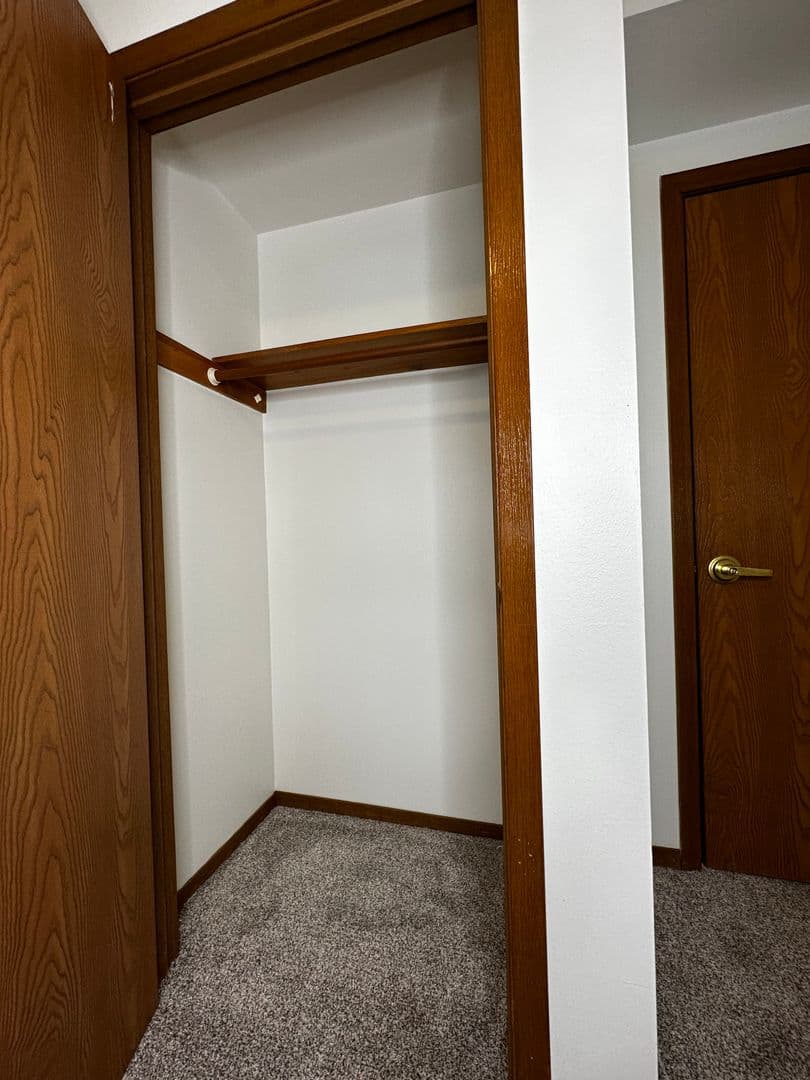 Hilbert Apartment: 135 S 3rd St.