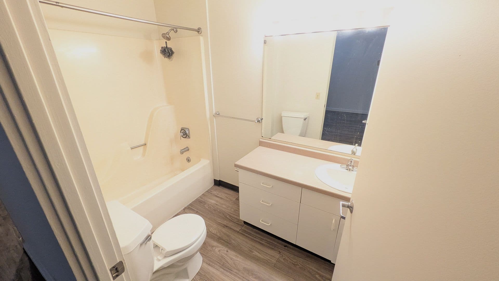 Marinette Apartment: 1713 Dunlap Ave