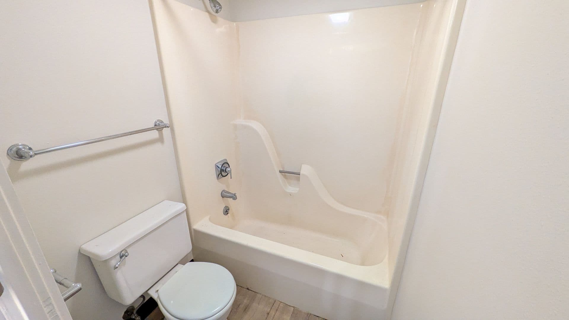 Marinette Apartment: 1713 Dunlap Ave