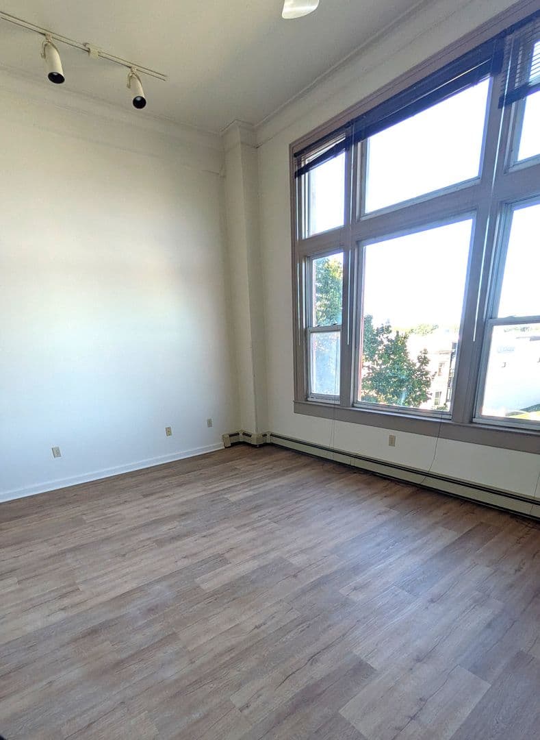 Marinette Apartment: 1713 Dunlap Ave