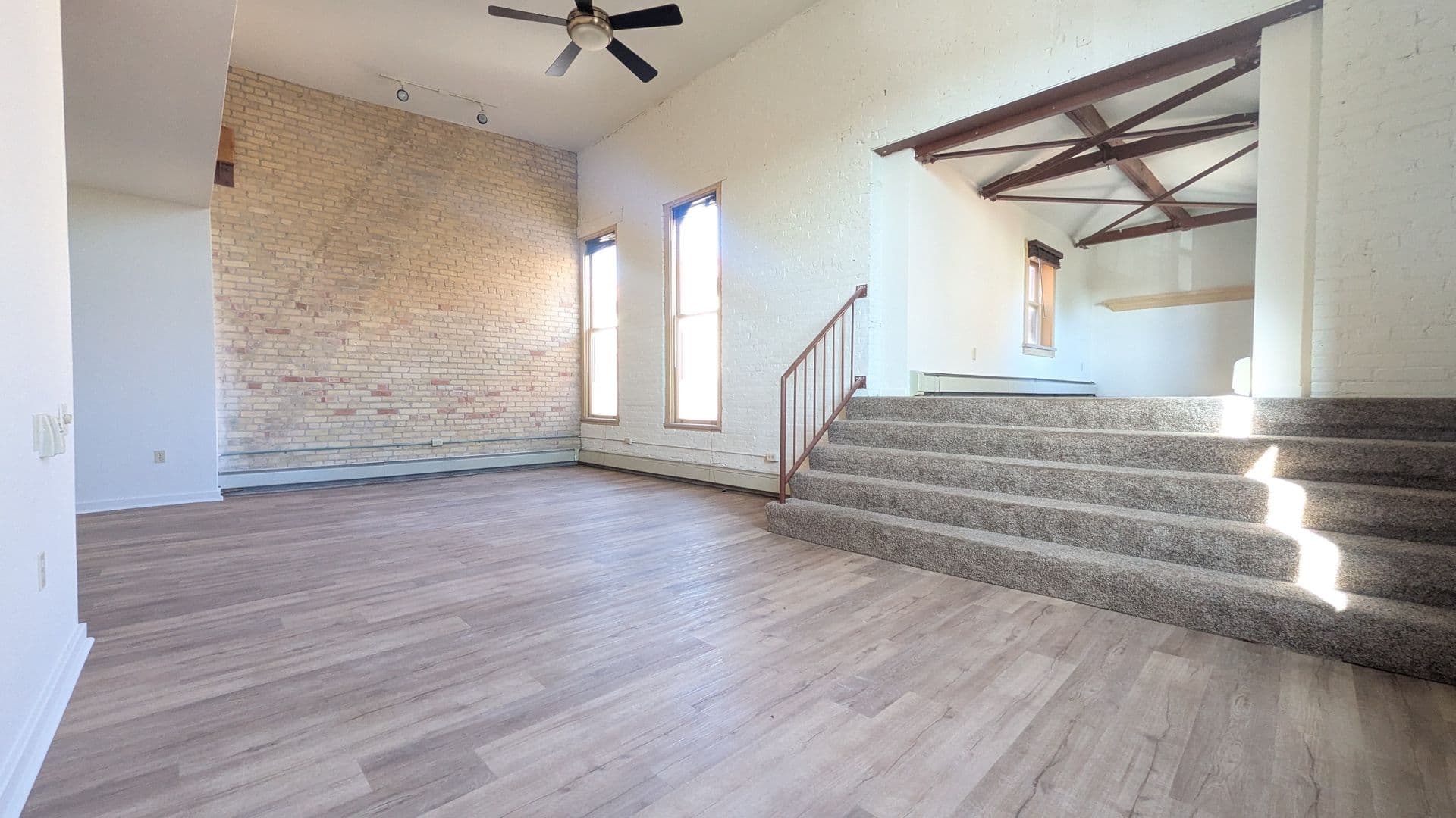 Marinette Apartment: 1701 Dunlap Ave