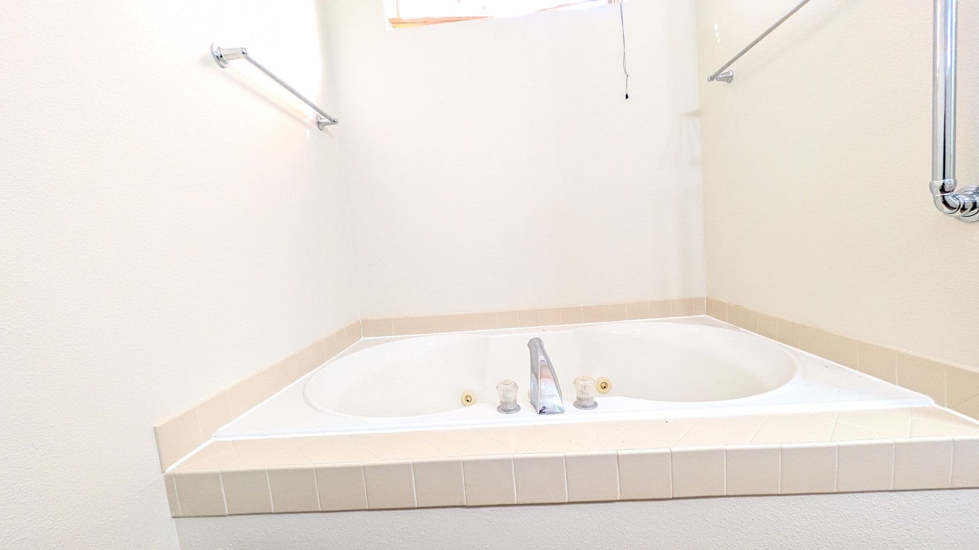 Marinette Apartment: 1701 Dunlap Ave