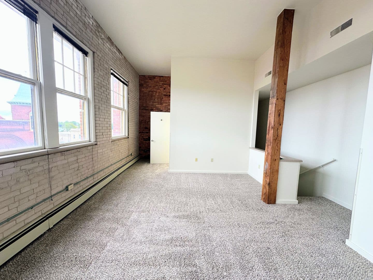 Marinette Apartment: 1701 Dunlap Ave