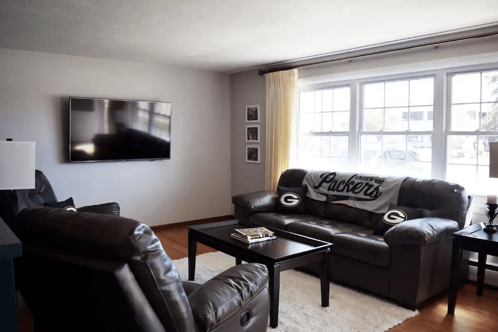 Green Bay Apartment: 2234 S Oneida St