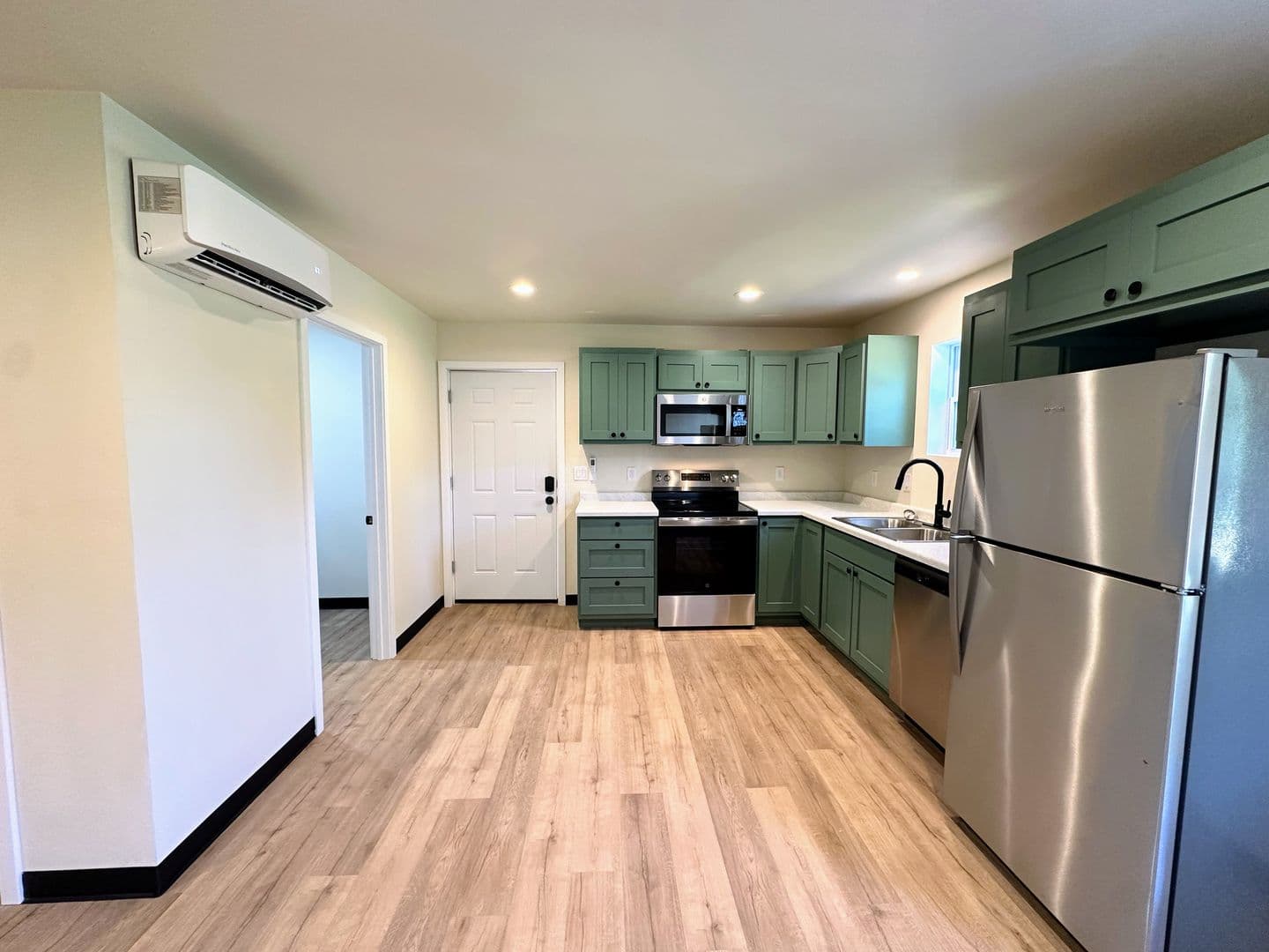 De Pere Apartment: 1201-1203 Atrium Ct