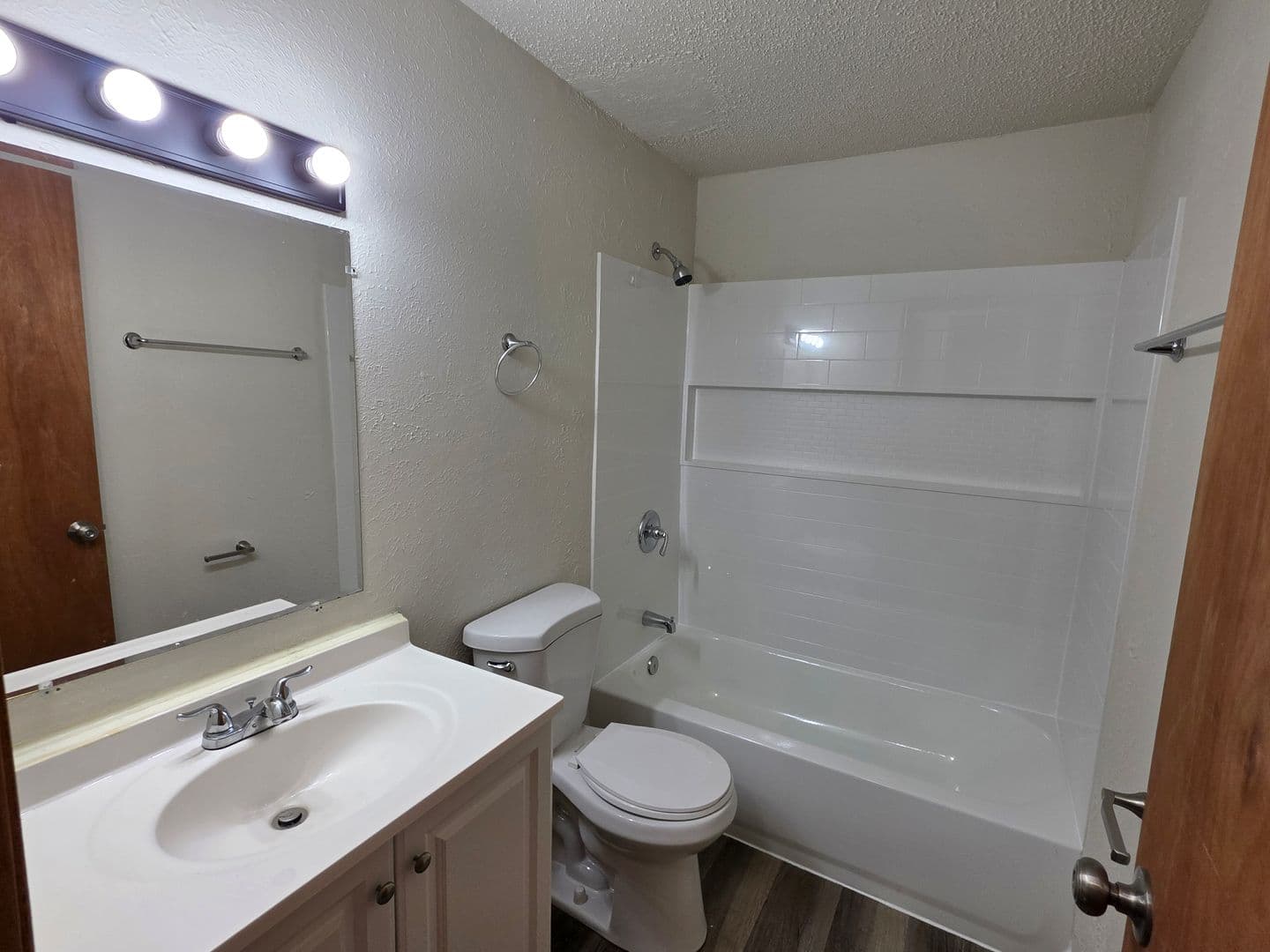 Green Bay Apartment: 2096 Imperial Ln