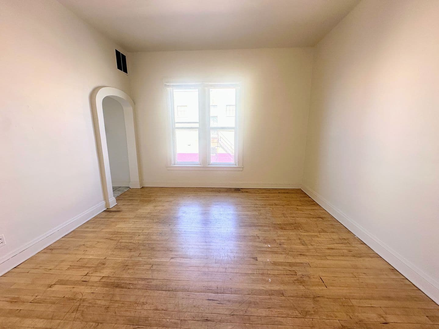 Manitowoc Apartment: 815 Jay St
