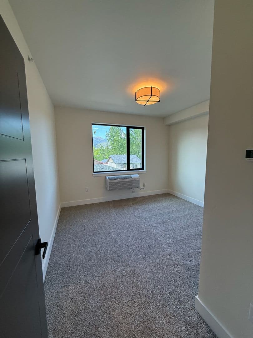 Whitefish Apartment: 711 Victory Lane