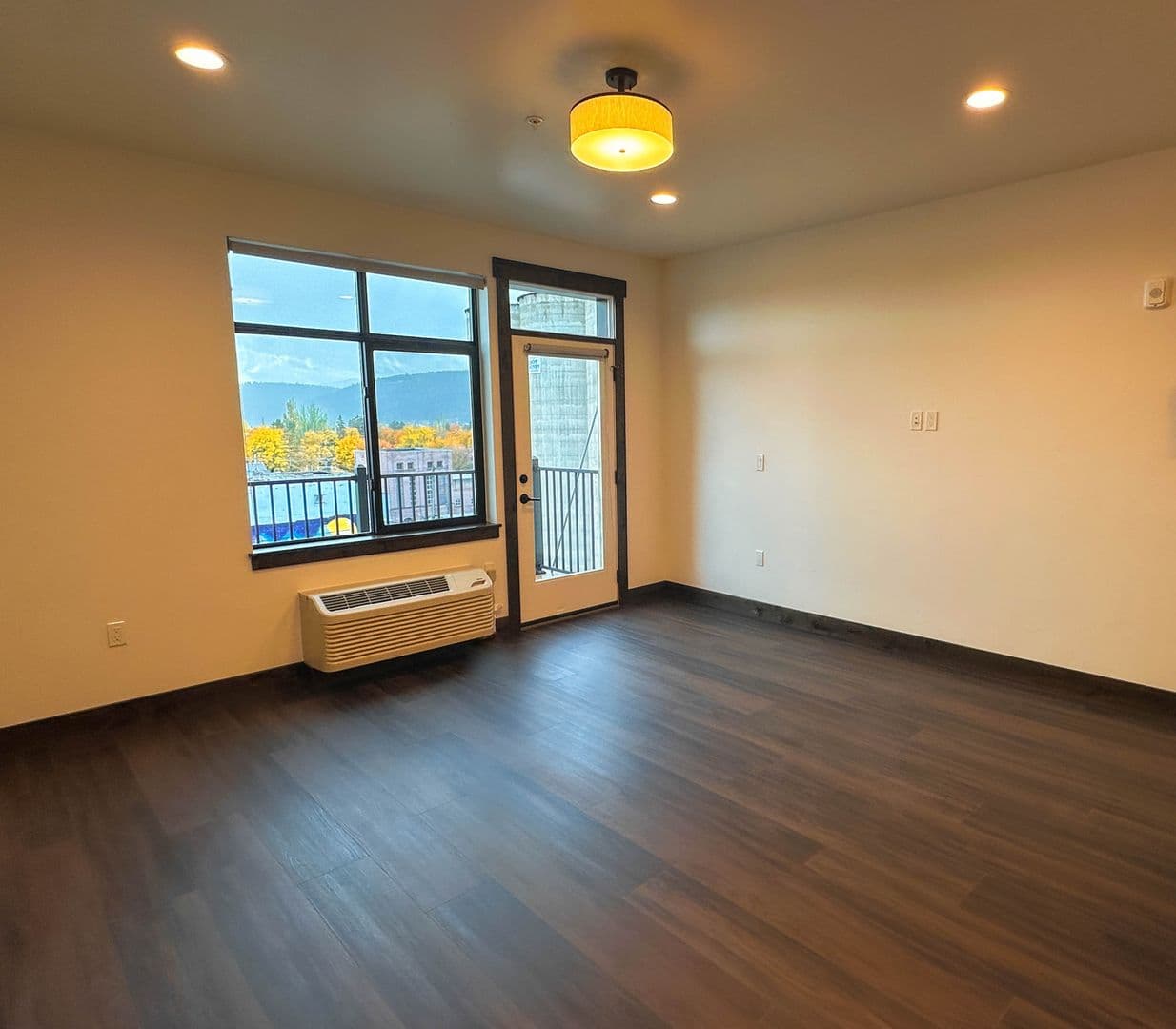 Kalispell Apartment: 501 West Center St