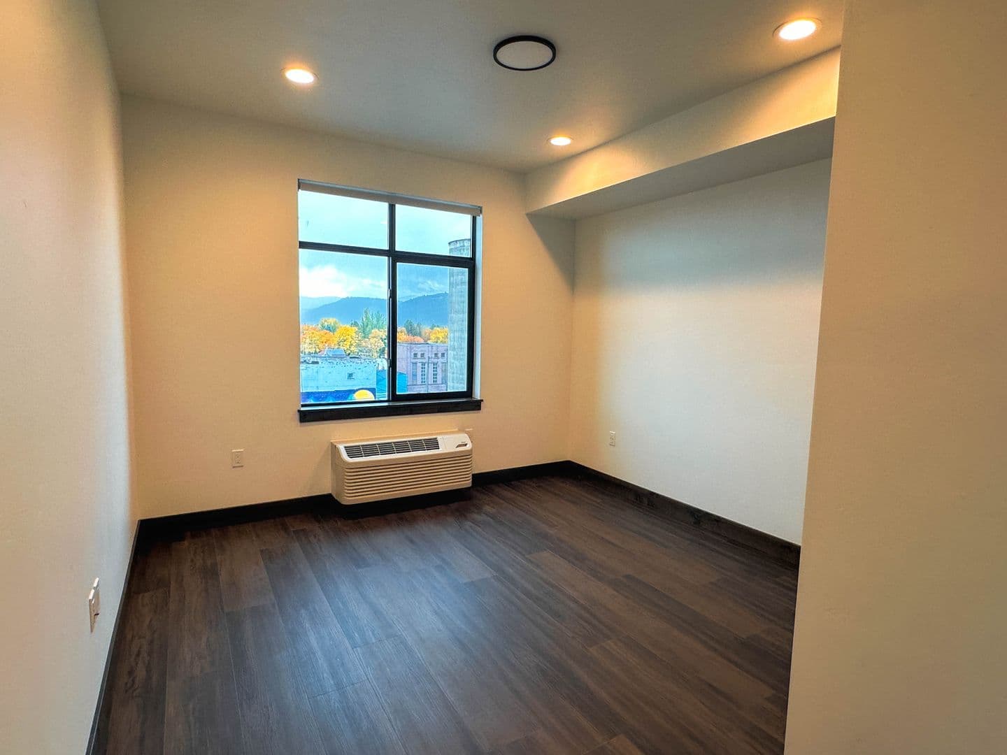 Kalispell Apartment: 501 West Center St