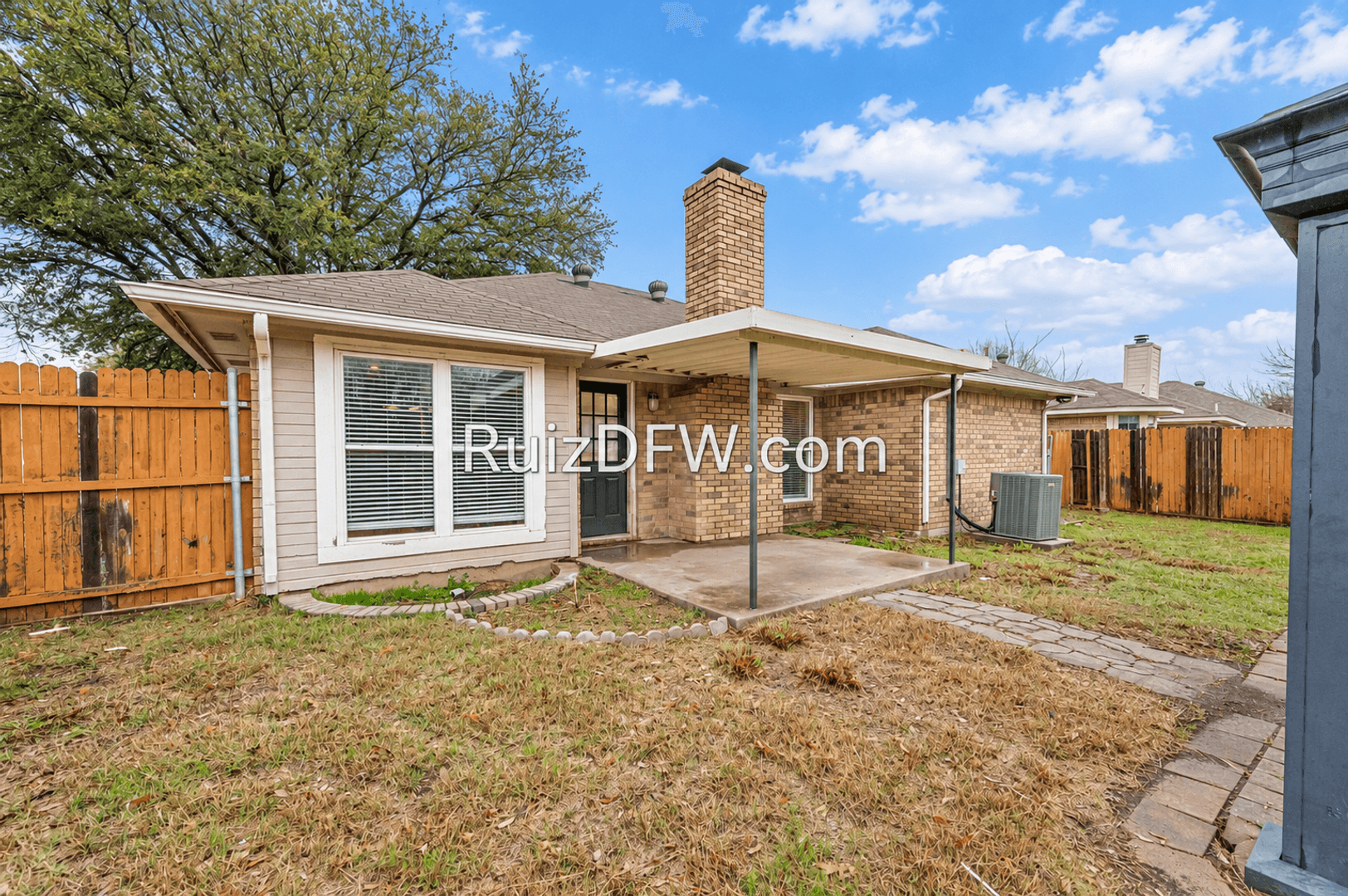 Fort Worth House: 1865 Kings Canyon Cir