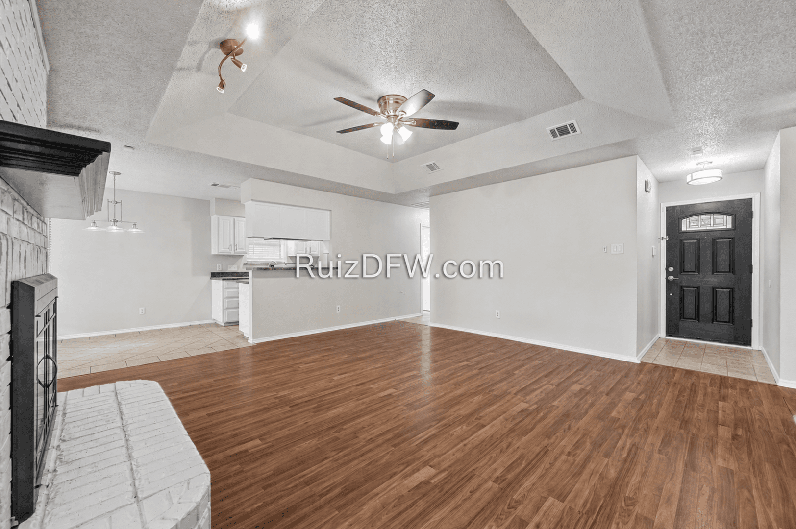 Fort Worth House: 1865 Kings Canyon Cir