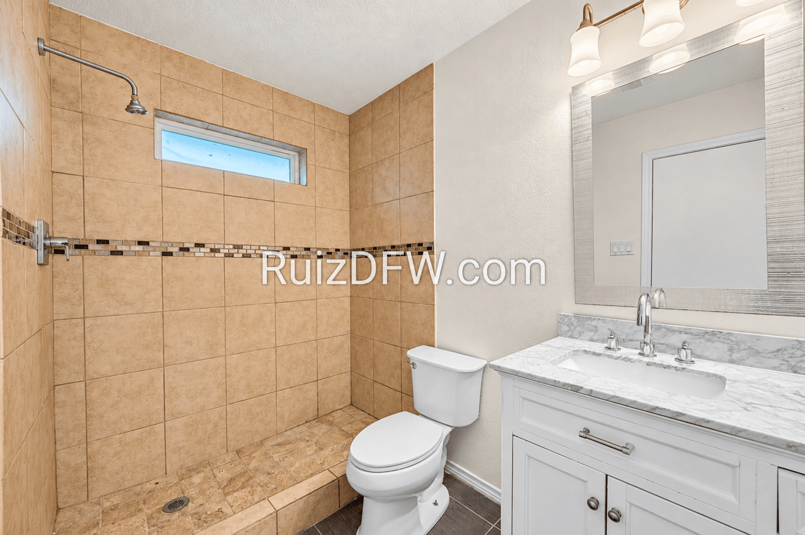 Fort Worth House: 1865 Kings Canyon Cir
