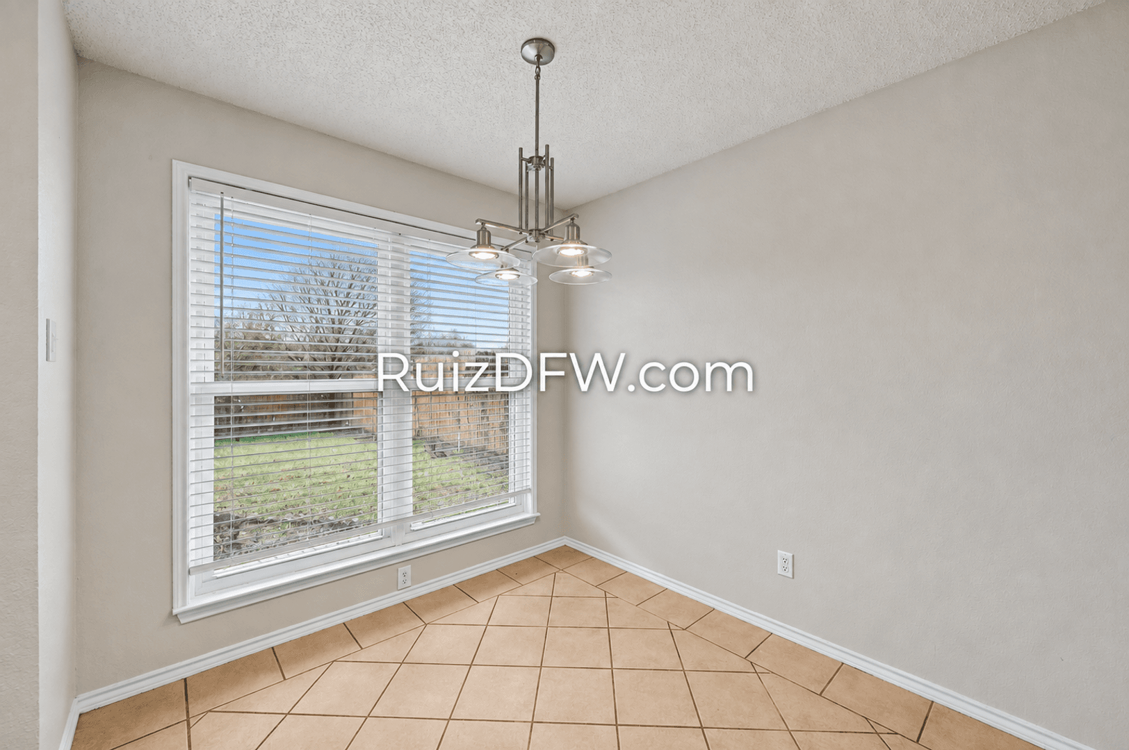 Fort Worth House: 1865 Kings Canyon Cir