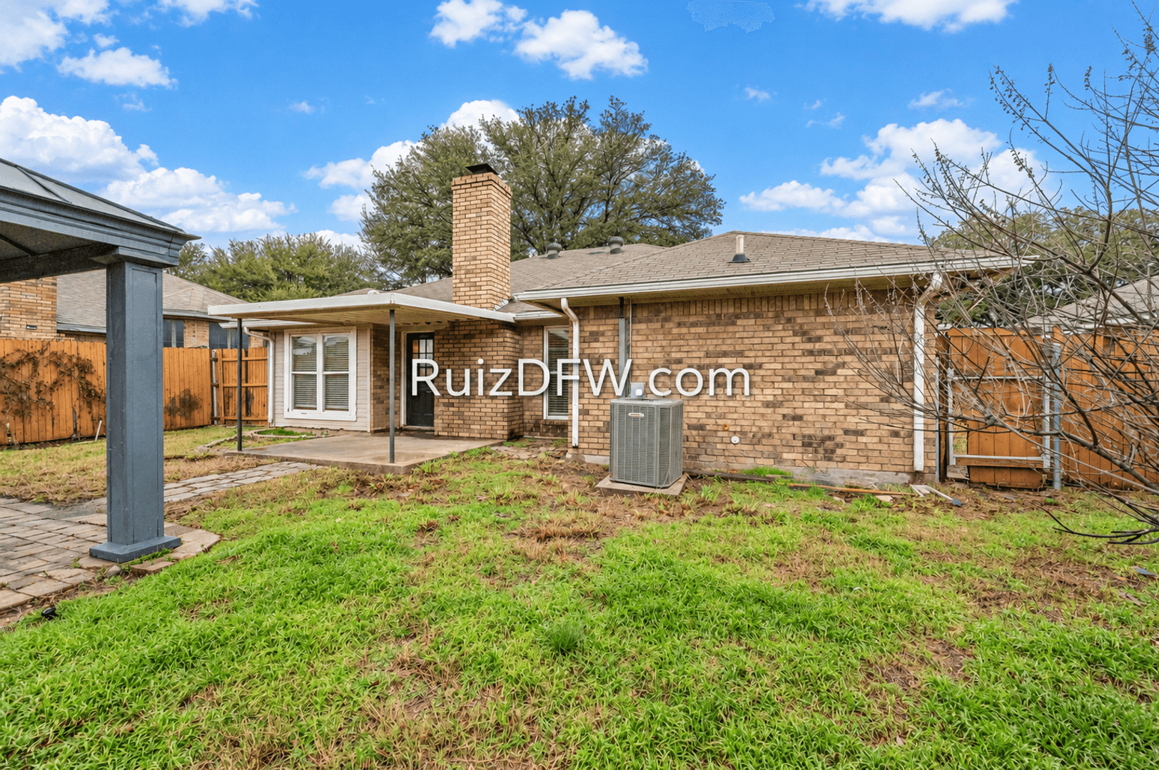 Fort Worth House: 1865 Kings Canyon Cir