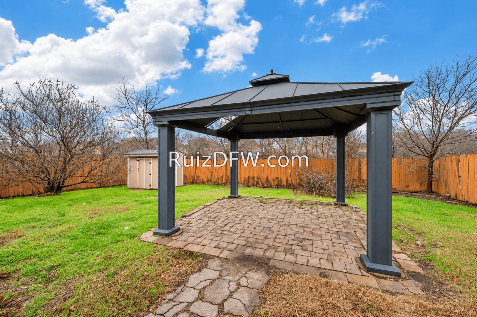 Fort Worth House: 1865 Kings Canyon Cir