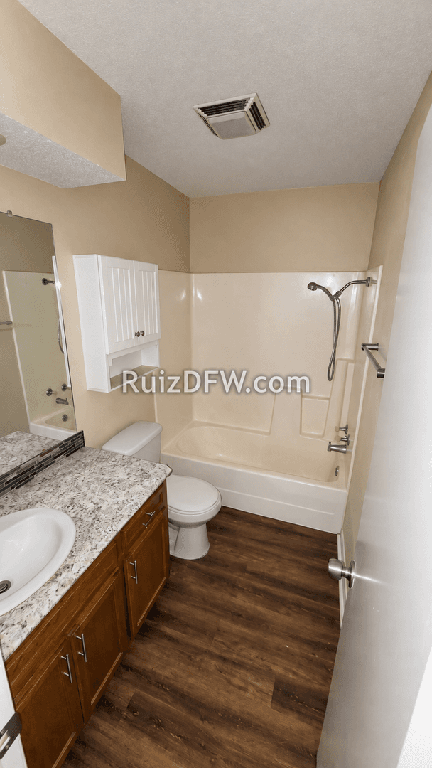 White Settlement Apartment: 421-423 S Las Vegas Trail