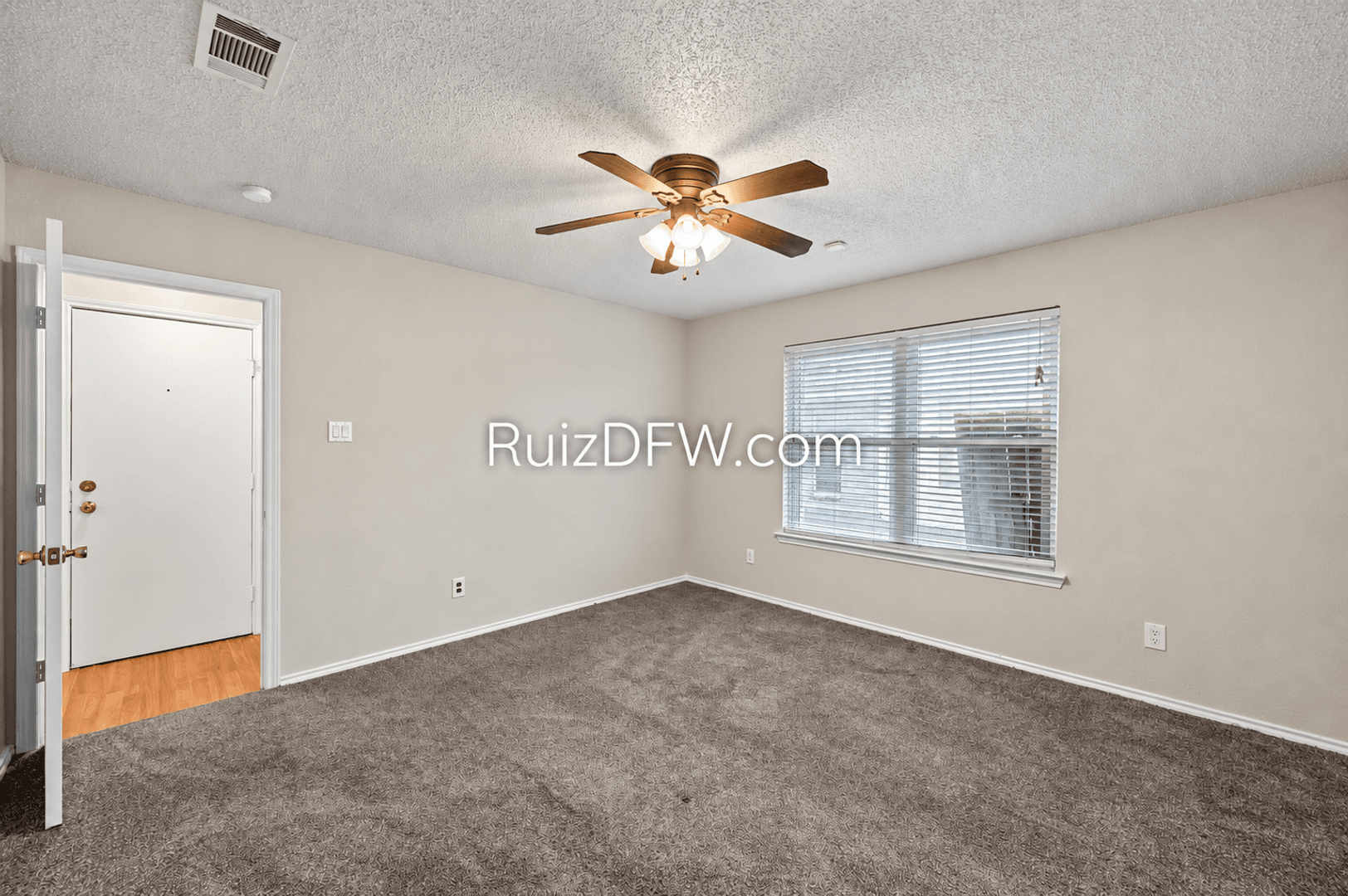 Fort Worth House: 1865 Kings Canyon Cir