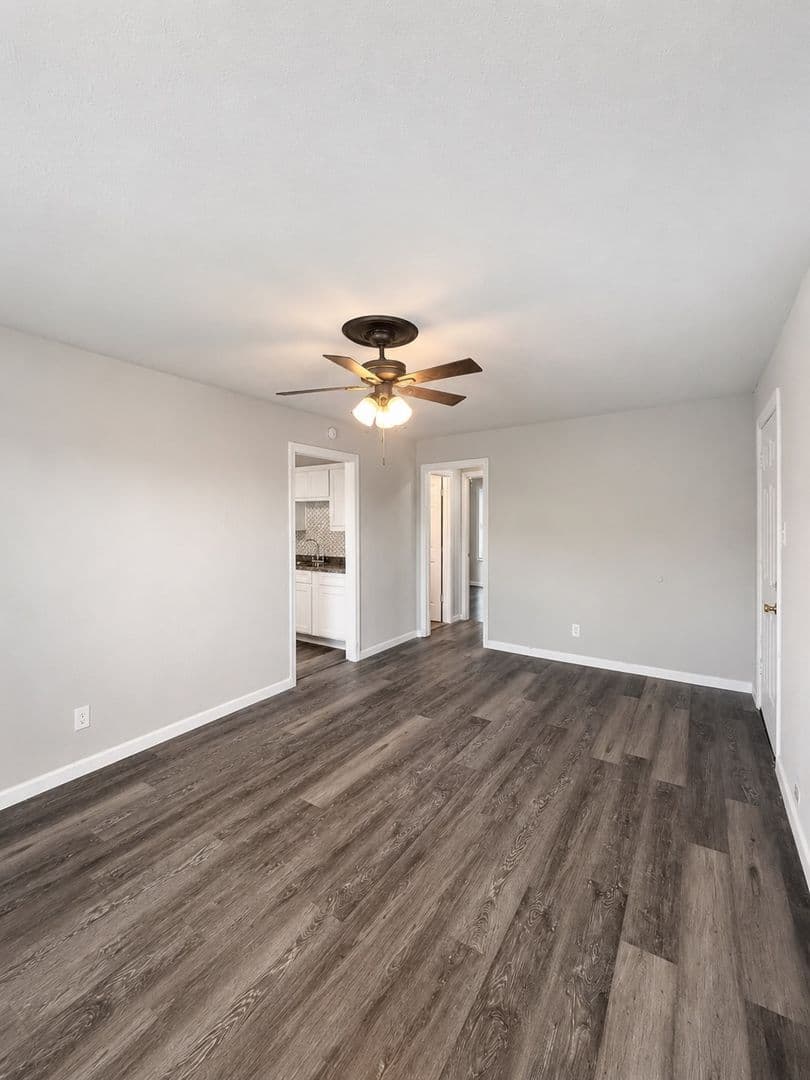 Fort Worth House: 2801 S Burchill Rd