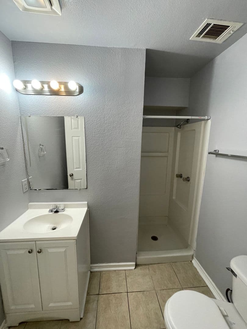 Fort Worth Apartment: 1516 E Hattie St